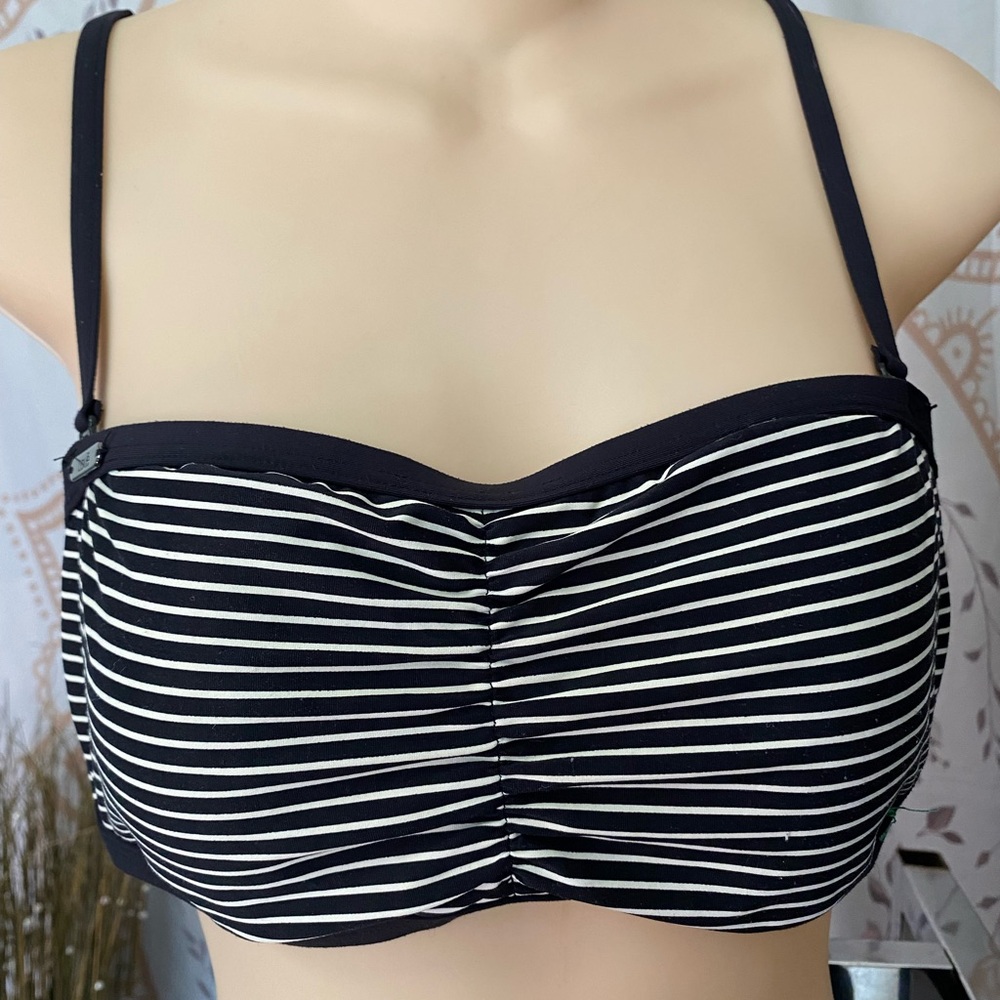 EUC Lole BIKINI TOP BLACK & WHITE STRIPES formed cups not removable